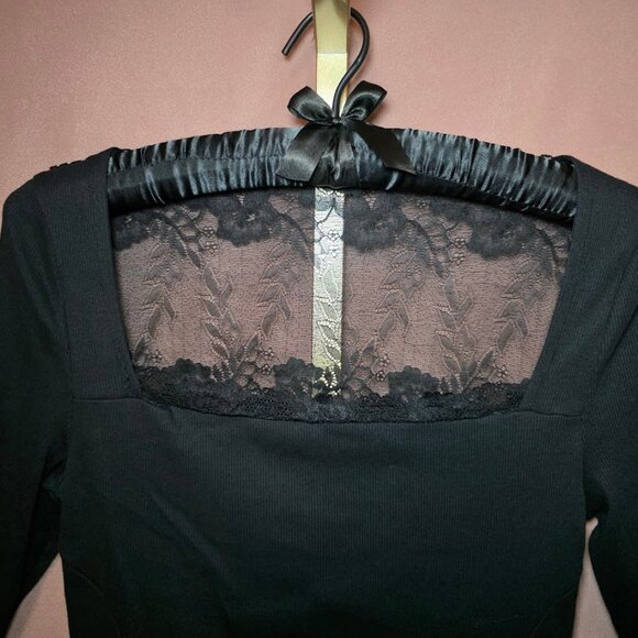 NWT FREE PEOPLE Cuff It Lace Top Black L - Picture 3 of 12